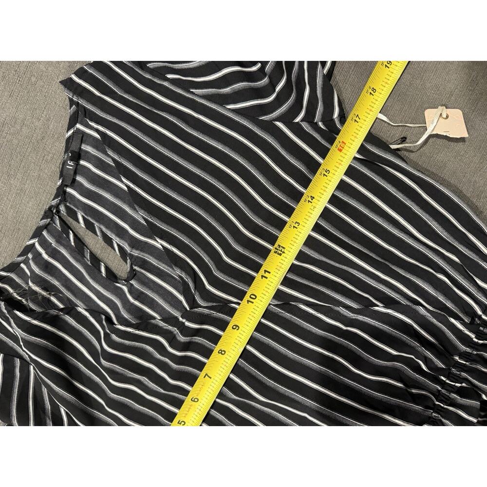 Iris Small Black White Pin Striped Jumpsuit Romper 3/4 Sleeves Straight Leg NWOT - Picture 6 of 13